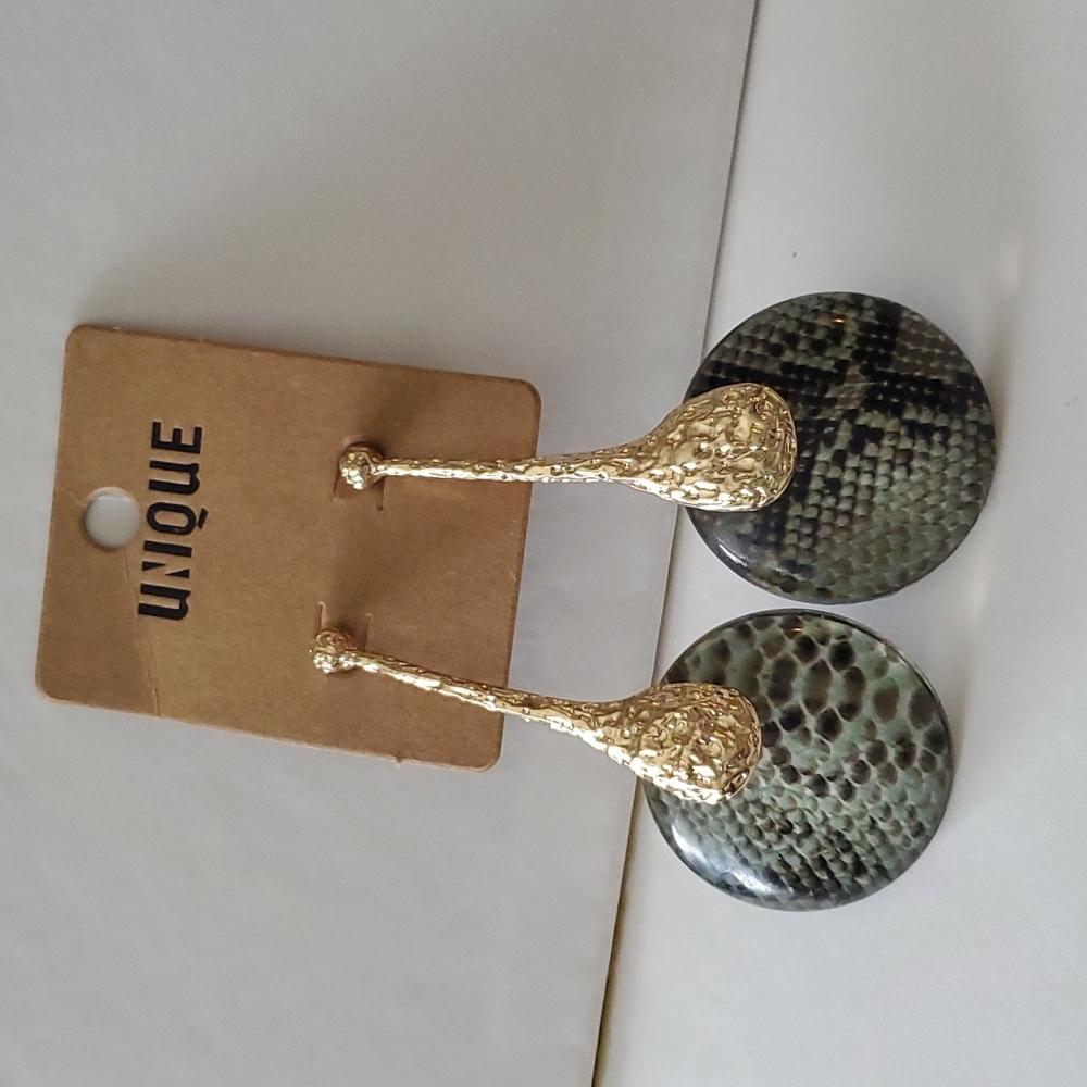 Gold look/ reptile detail earrings